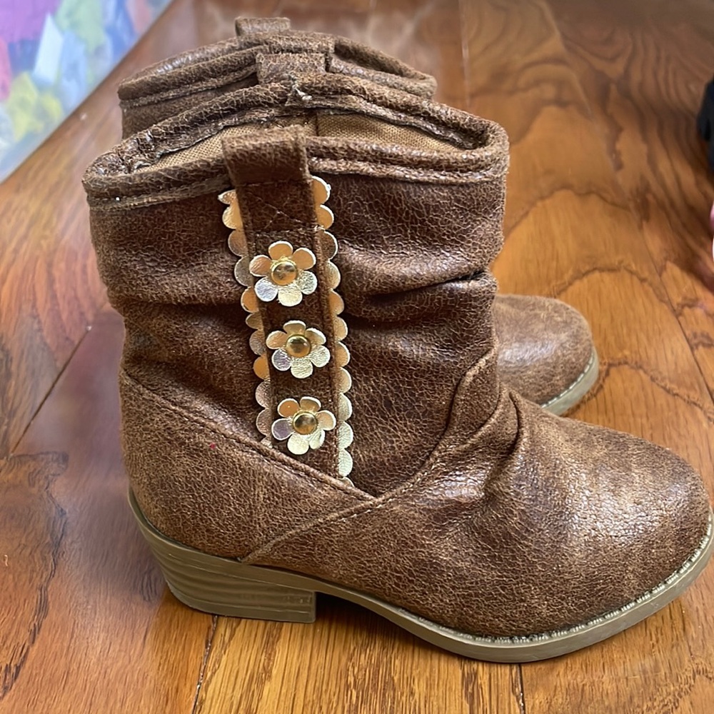 Toddler size 7 brown cowgirl booties with heel